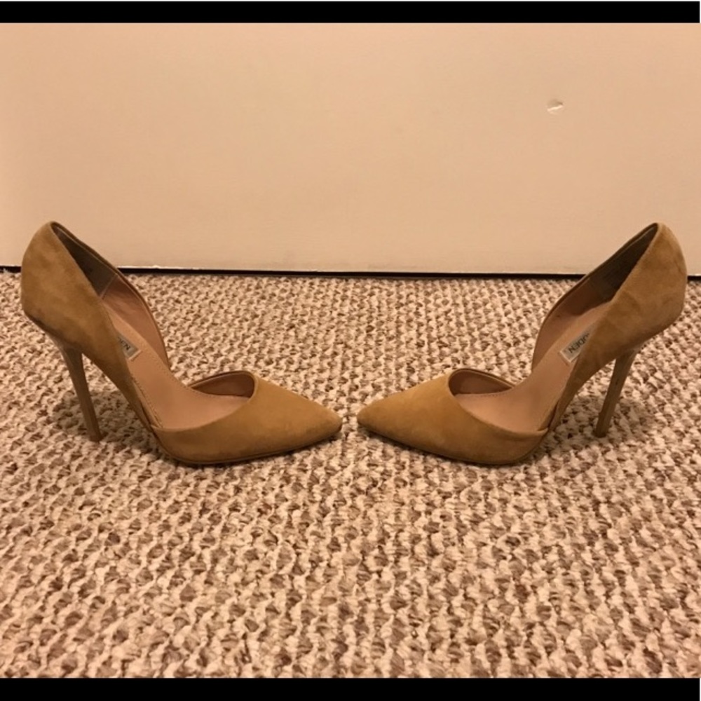 Steve Madden Camel Suede Pumps